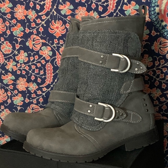 Grey stylish boots//wool insides//size 10 - Picture 1 of 3
